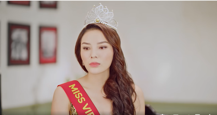 Kỳ Duyên nhận nhiều lời chỉ trích, vướng vào scandal hậu đăng quang Hoa hậu Việt Nam 2014.