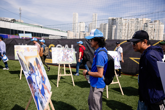 Không gian trưng bày những hình ảnh tại sự kiện. 