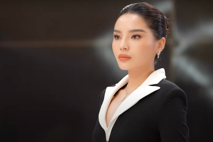 Hoa hậu Kỳ Duyên 'nuốt mic' trong lúc ứng xử diễn tập trước thềm thi quốc tế. Cô nàng được khen ngợi có thần thái tốt, tự tin và truyền tải thông điệp tốt. 