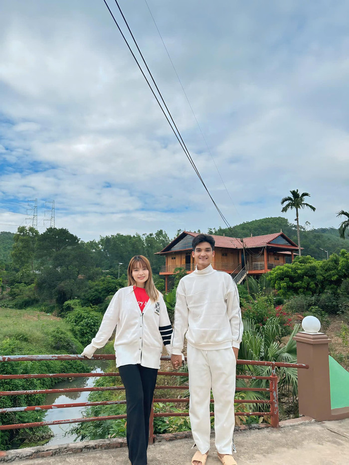 Showbiz 24h: Mạc Văn Khoa bối rối vì bất ngờ vướng vào tin đồn 'rạn nứt' với bà xã. Ảnh: FBNV