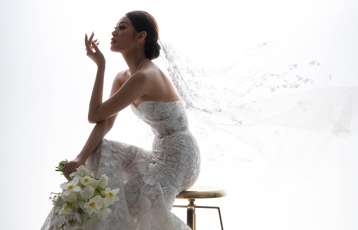 Hiện tại, Khánh Vân và ông xã đang tất bật chuẩn bị cho hôn lễ diễn ra vào tháng 12 sắp tới. Đám cưới của nàng hậu được công chúng mong chờ sẽ hoành tráng không thua kém bất kỳ nhân vật nào trong làng giải trí.