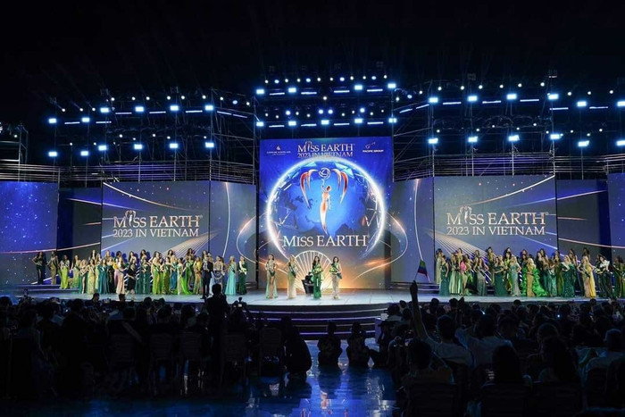 Sân khấu Miss Earth 2023 tổ chức tại Việt Nam được fans sắc đẹp đánh giá cao.