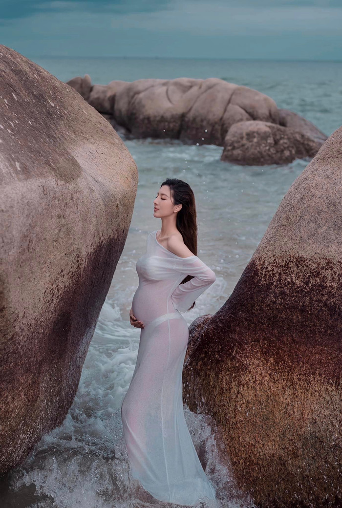 Tuệ Như xả kho bộ ảnh siêu mê.