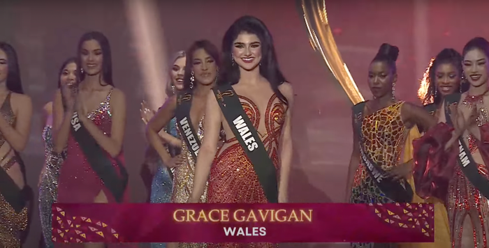 Sân khấu chung kết Miss Earth tiếp tục để lộ sự thiếu đầu tư, thiếu sáng, không gian nhỏ.