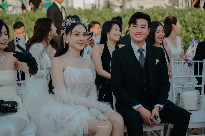 Việt Hương cùng dàn sao đổ bộ lễ cưới của Hà Trí Quang và Thanh Đoàn cách đây ít ngày tại Phú Quốc.