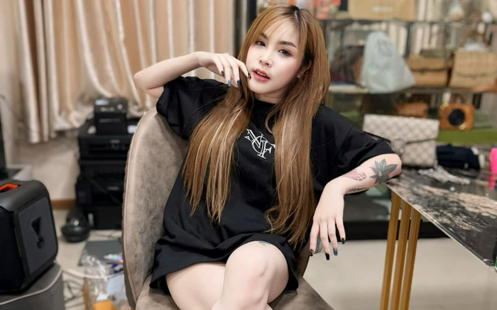 Nữ ca sĩ trăm triệu view bị tạm giam 2 tháng vì liên quan đến cờ bạc Ảnh 2