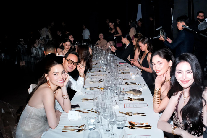 Hồ Ngọc Hà vẫn giữ được vẻ ngoài rạng rỡ, thân hình quyến rũ dù là mẹ 3 con.