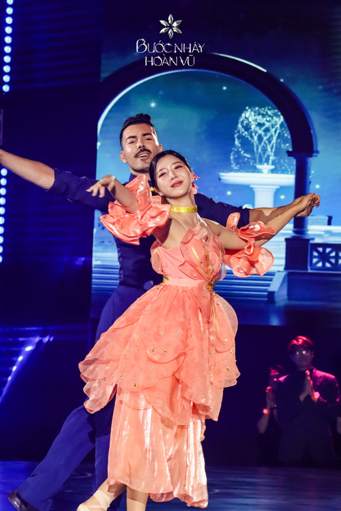 Hooyeon hóa thành đóa hoa Tulip ở vòng thi 'Cuộc chiến hoa thần'.&nbsp;