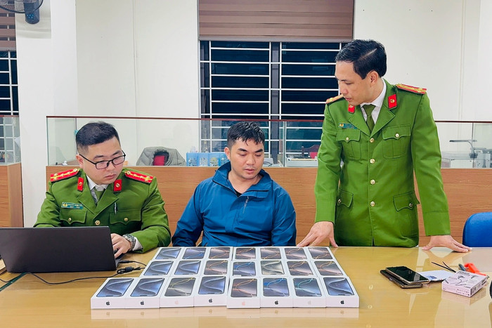 Vàng Ngọc Như tại cơ quan công an (Ảnh: Công an cung cấp).