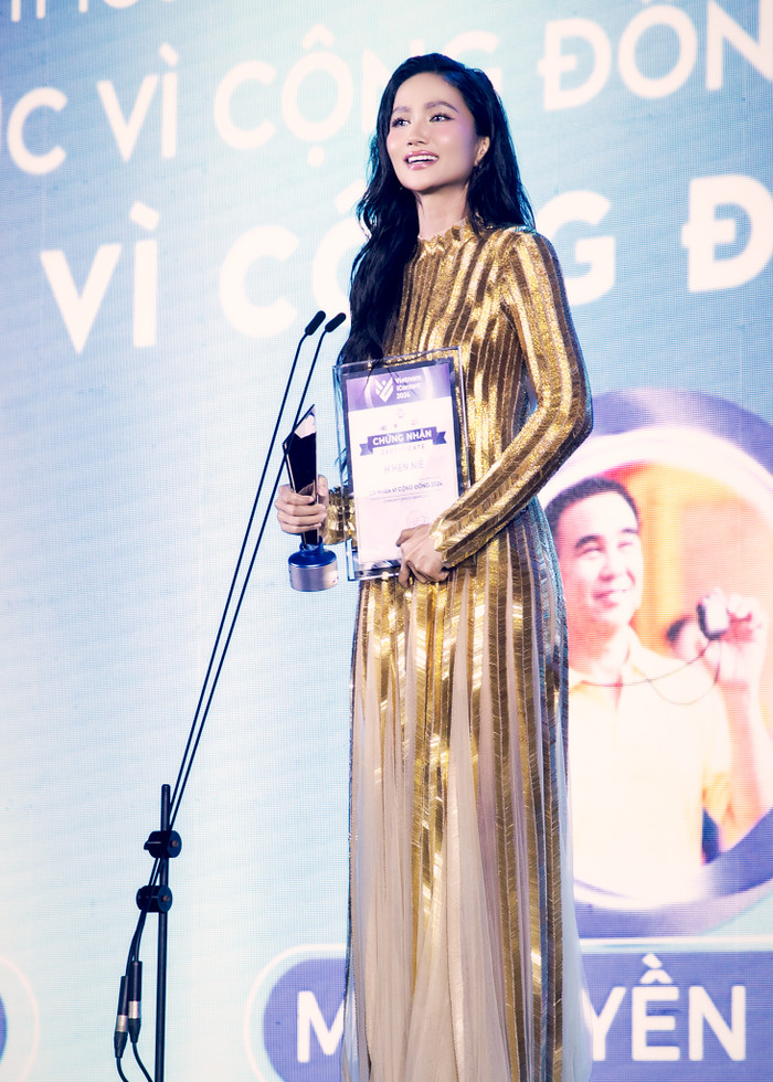 Nàng hậu được vinh danh giải thưởng “Cá nhân vì cộng đồng” .