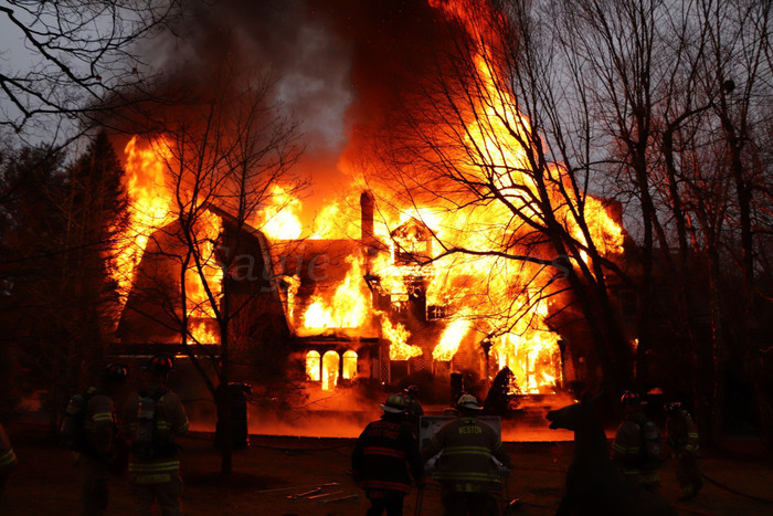 Đám cháy lớn xảy ra tại một biệt thự triệu đô.