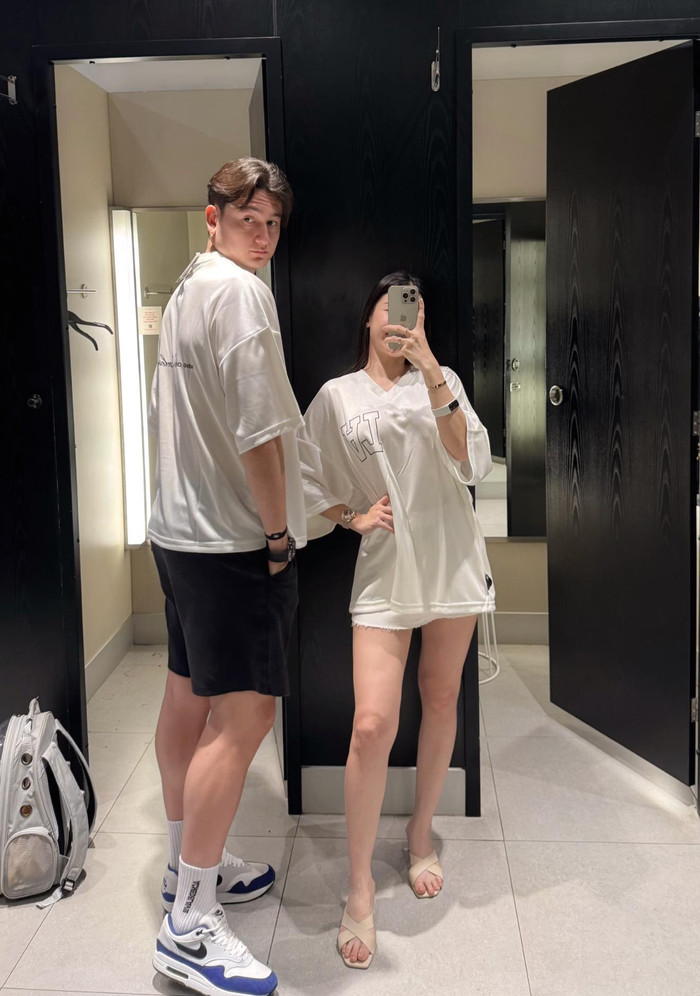 Vợ Đặng Văn Lâm thường xuyên cập nhật những khoảnh khắc hạnh phúc bên chồng lên trang cá nhân.