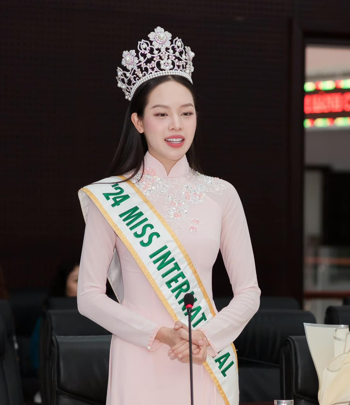 Hoa hậu Thanh Thủy liên tục chạy show sau khi đăng quang Miss International 2024. Cô cũng là người Việt Nam đầu tiên chiến thắng danh hiệu cao nhất tại đấu trường nhan sắc này. 