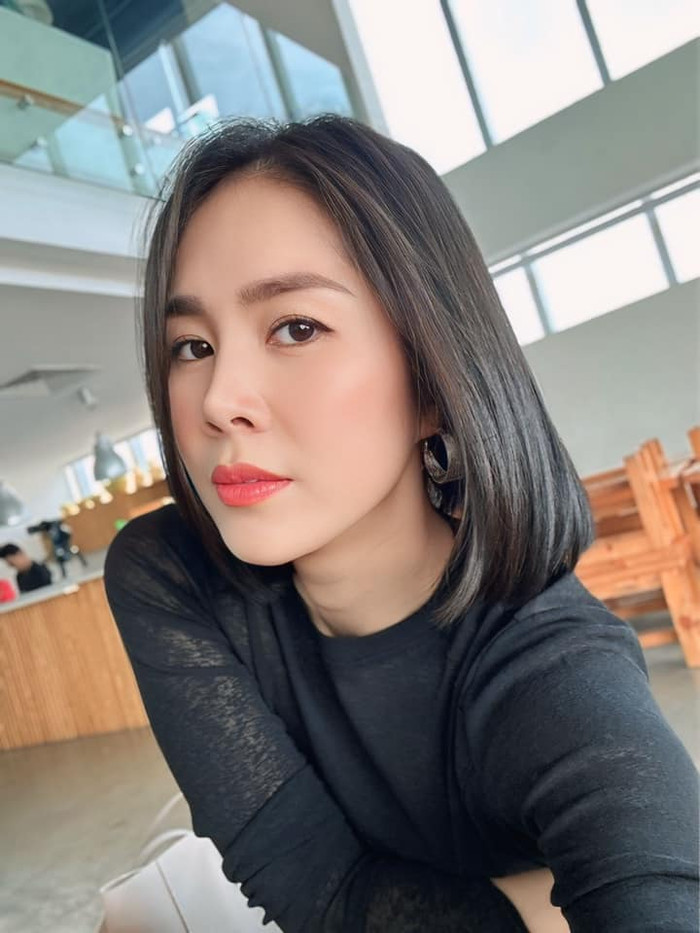Lê Phương tự tin khoe diện mạo mới sau khi cắt bỏ mái tóc dài đã nuôi nhiều năm. Ảnh: FBNV