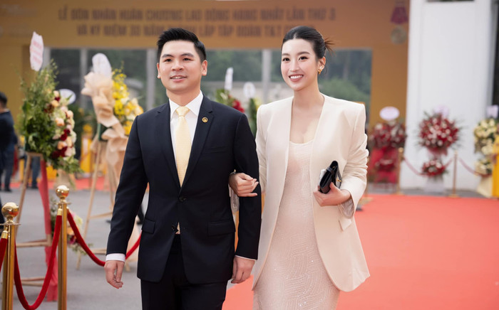 Đỗ Mỹ Linh cho chồng và ái nữ lên sóng, gọi với biệt danh đặc biệt Ảnh 2