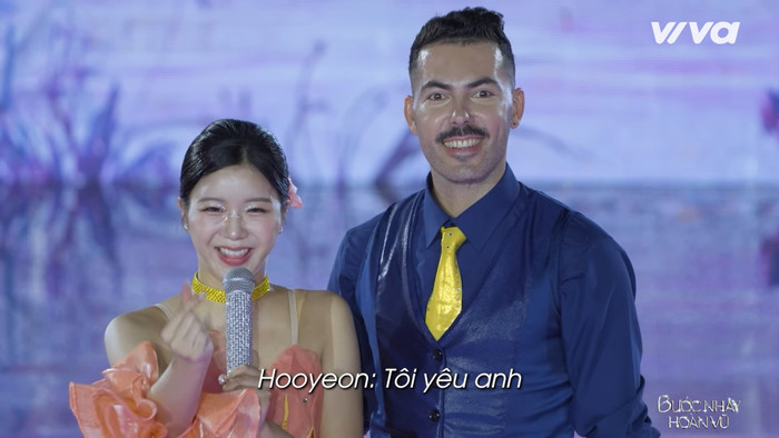 Hooyeon bặp bẹ nói tiếng Việt để thể hiện sự mến mộ dành cho Giám khảo S.T Sơn Thạch.