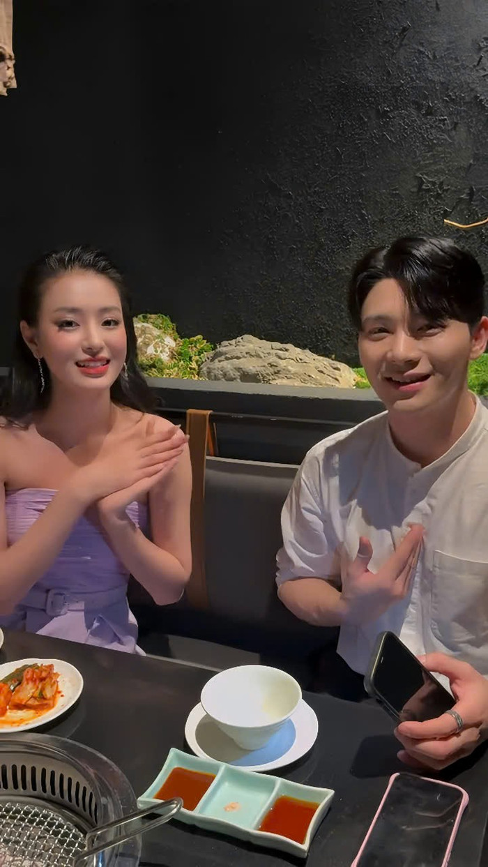 Á hậu Bùi Khánh Linh và Minuk tại buổi ăn thân mật cùng gia đình.