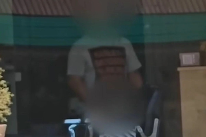 Liên tục nghe hàng xóm bàn tán, người vợ sốc nặng khi tận mắt chứng kiến bí mật của chồng Ảnh 1