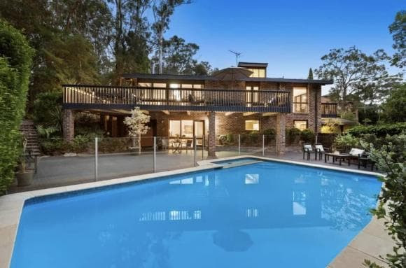 Các góc trong nhà Lê Vũ Hoàng đều hướng tầm mắt ra thiên nhiên, cây cối bởi biệt thự này có 3 mặt nhìn ra rừng.