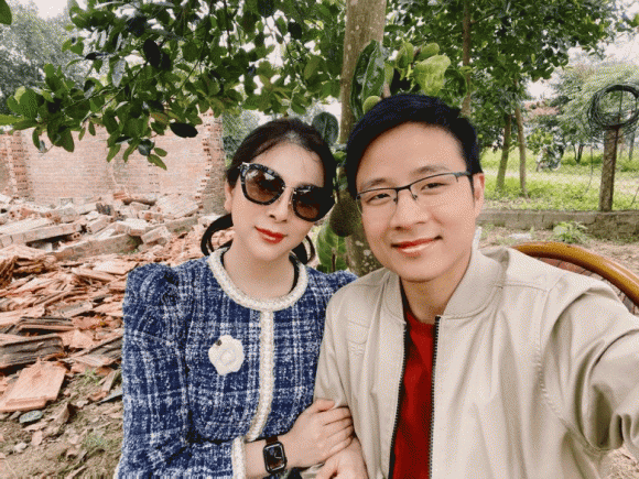 Vũ Hoàng lập gia đình vào tháng 2/2013. Hiện tại, cặp đôi đã có 3 nhóc tỳ đáng yêu. Cả hai vợ chồng đều sinh sống và làm việc tại Australia.