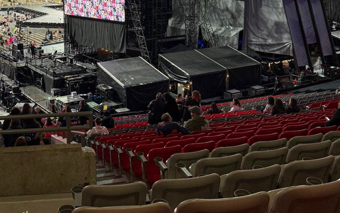 Nữ ca sĩ 'hào phóng' thưởng cho nhân viên 5000 tỷ đồng, danh tính chẳng xa lạ Ảnh 2