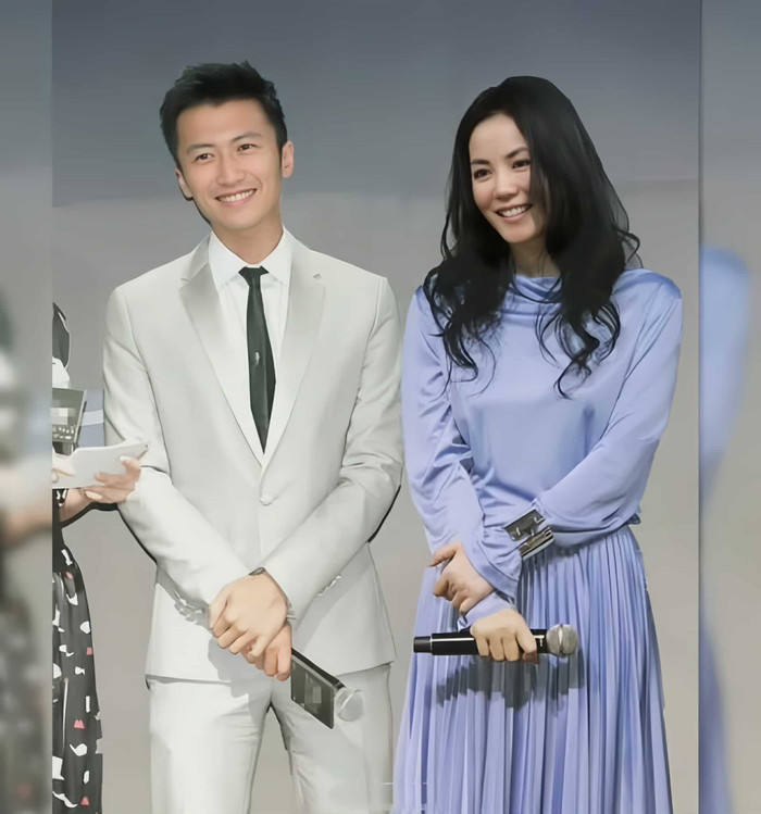 Tạ Đình Phong và Vương Phi tái hợp hồi 2014 và sống chung 10 năm qua nhưng chưa tổ chức đám cưới. 