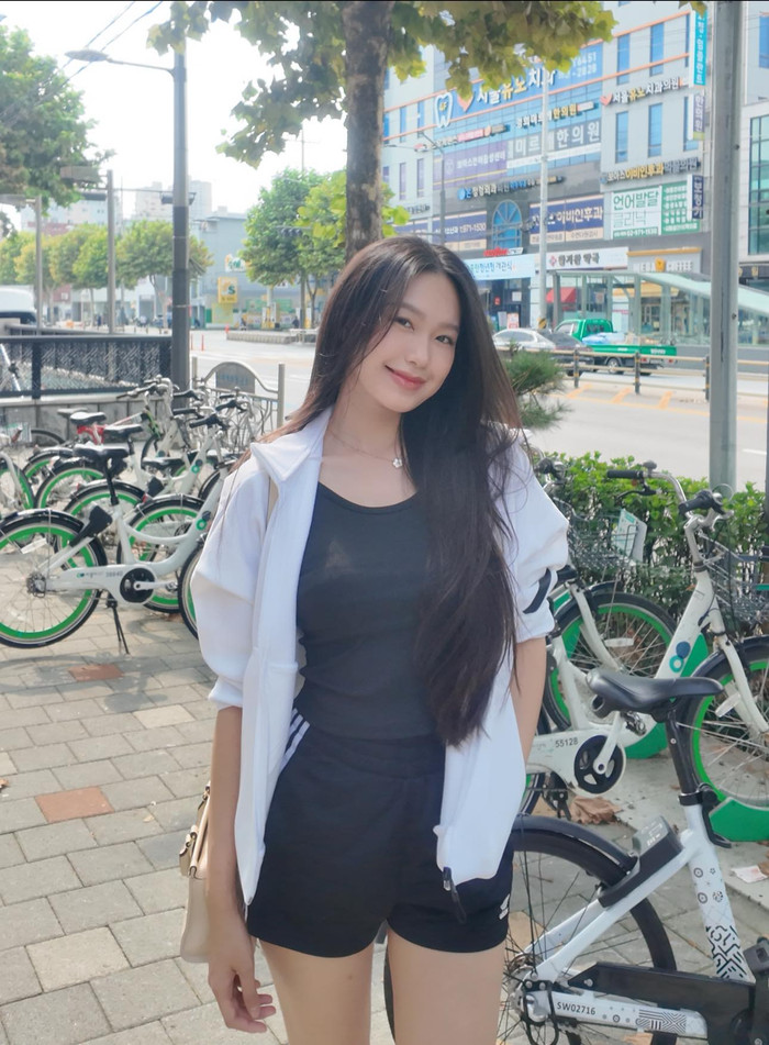 Vợ Đoàn Văn Hậu không chỉ đẹp về ngoài hình mà còn rất giỏi trong việc kinh doanh.