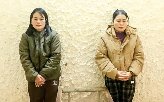 Thành và Hường là hai chị em, cùng nhau vận chuyển tiền ra nước ngoài: Ảnh: Công an cung cấp.