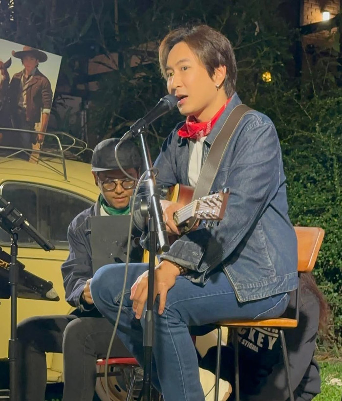 Nam ca sĩ từng bị sốc do sử dụng ma túy quá liều. Hiện, anh hướng đến cuộc sống lành mạnh, mong muốn làm lại cuộc đời. 