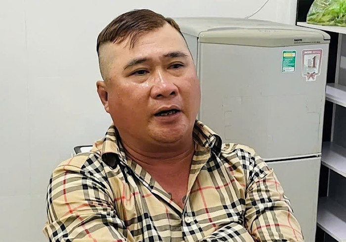 Đối tượng Võ Hoàng Hiếu (tức Hiếu xì-po) tại cơ quan công an 