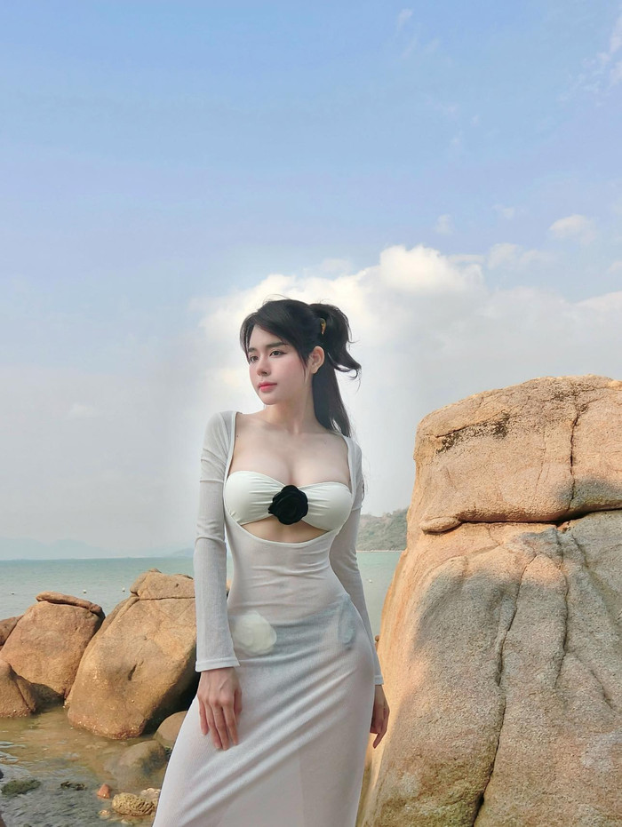 Bạn gái Vũ Văn Thanh được biết đến là hot gymer nổi tiếng, sở hữu ba vòng chuẩn chỉnh.