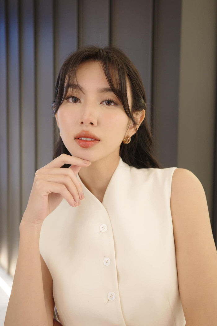 Chuyện tình cảm của Hoa hậu Thùy Tiên luôn nhận được sự quan tâm từ công chúng. (Ảnh: FBNV)