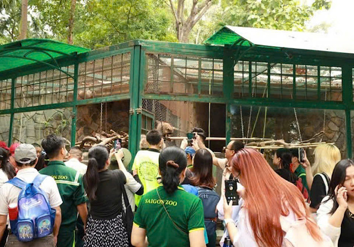 Thảo cầm viên Sài Gòn thu hút đông đảo khách du lịch. Ảnh: Người Lao Động