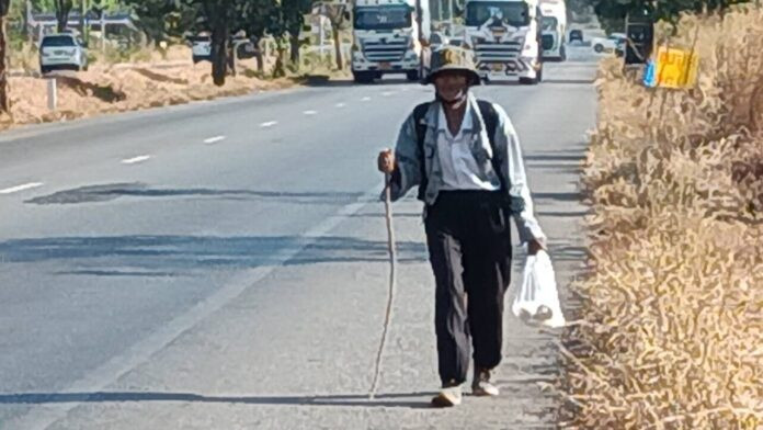 Người cha gì đi bộ 14 ngày để tìm con trai, cái kết khiến nhiều người rơi nước mắt Ảnh 2