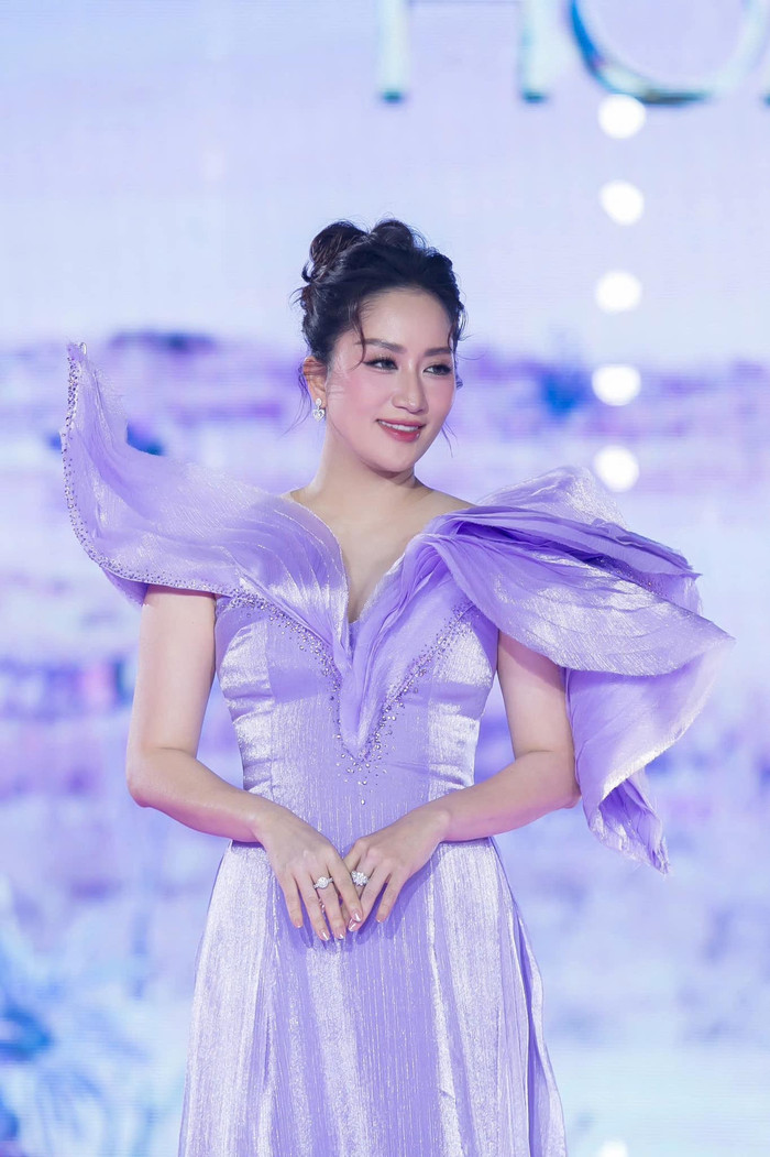 Showbiz 24h: Khánh Thi xuất hiện đẹp rạng ngời tại Bước Nhảy Hoàn Vũ. Ảnh: FBNV