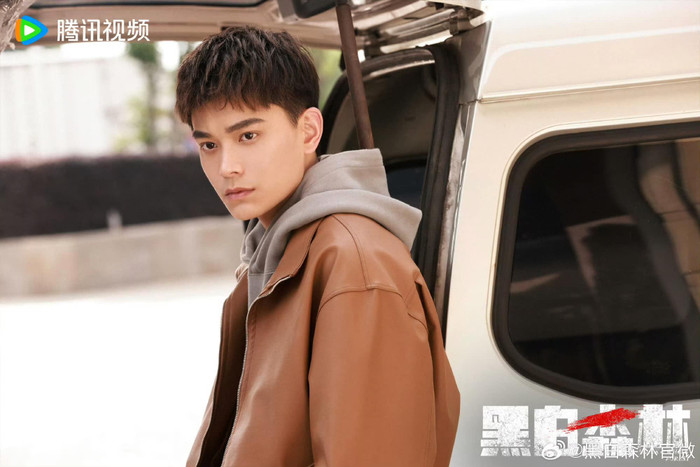 Mặc dù còn nhiều tranh cãi, song khán giả vẫn đón nhận vai Văn Bân Bân của Đinh Vũ Hề.