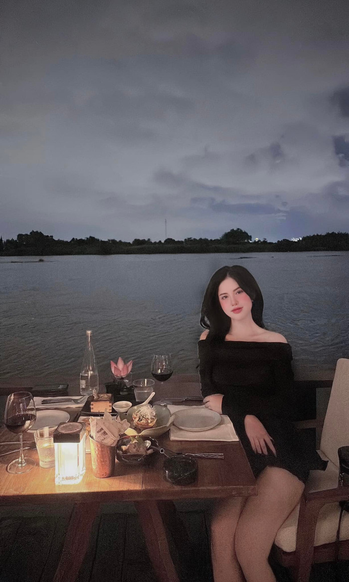 Vợ cũ Việt Anh liên tục đăng ảnh đi ăn, đi chơi. Ảnh: FBNV