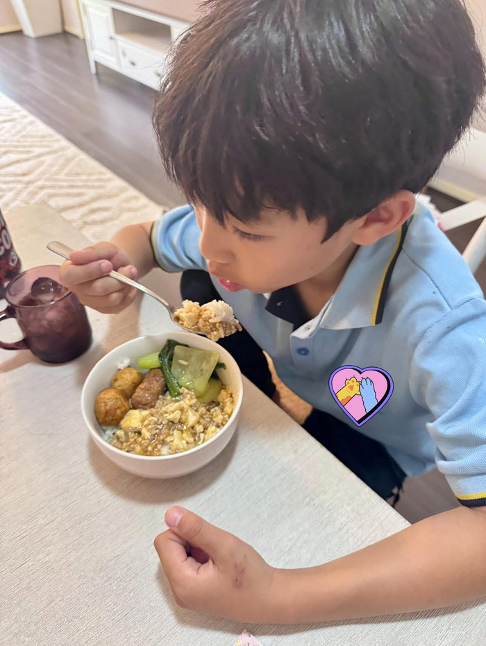 Màn ghép từ của con trai khiến Ốc Thanh Vân “xoắn não”. Ảnh: FBNV