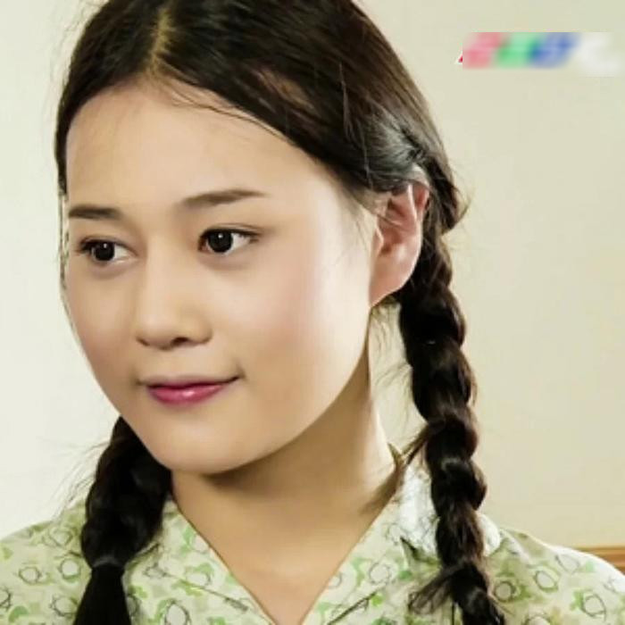 Thời mới vào nghề, Phương Oanh có gương mặt bầu bĩnh. 