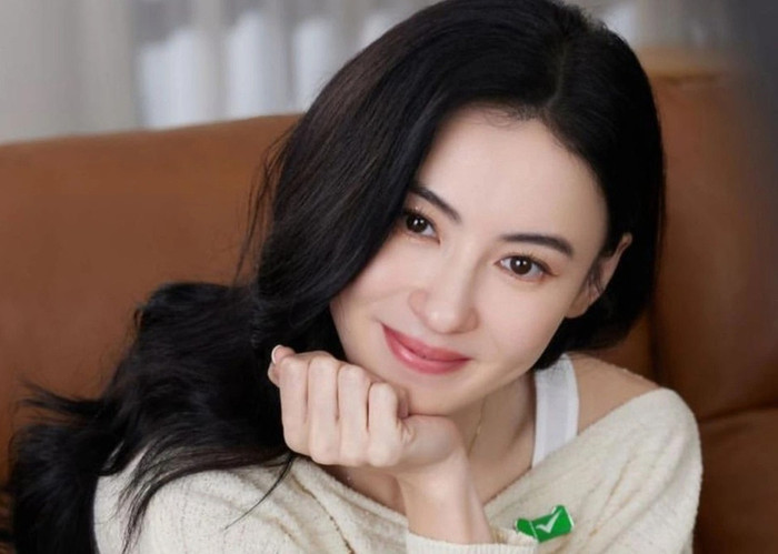 Nhiều cư dân mạng xứ Trung đang cho rằng Trương Bá Chi ở ẩn 1 năm qua để sinh con.&nbsp;