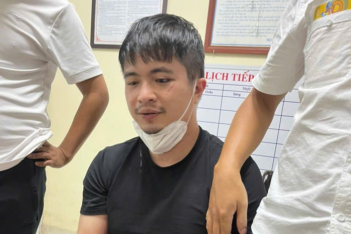 Phó Đức Nam (tức Mr Pips) tại cơ quan công an