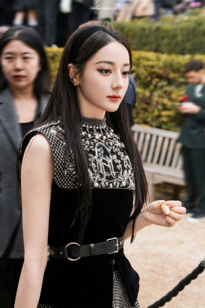 Địch Lệ Nhiệt Ba xác nhận không tham gia Tinh Quang Đại Thưởng khiến khán giả tiếc hùi hụi.