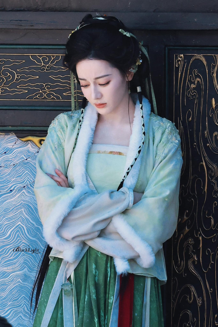 Địch Lệ Nhiệt Ba báo tin buồn đến khán giả Ảnh 3