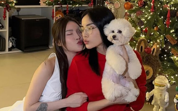 Hoa hậu Kỳ Duyên môi kề môi với một mỹ nhân Ảnh 2