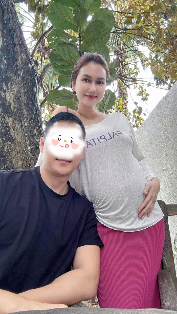 Cô đang mang thai tháng cuối thai kỳ. Ảnh: FBNV