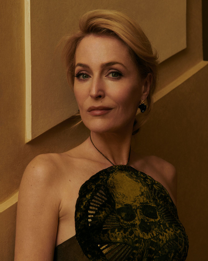Gillian Anderson khẳng định vẫn thích đàn ông, mối tình đồng giới là trường hợp đặc biệt.