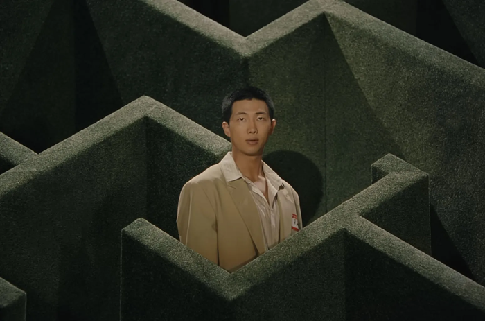 Chuyện gì đang xảy ra với trưởng nhóm BTS? Ảnh 2