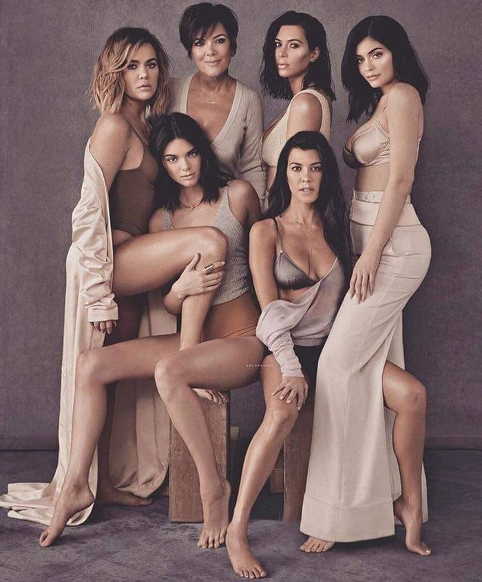 'Đế chế thẩm mỹ' của gia đình Kardashian đang dần sụp đổ.