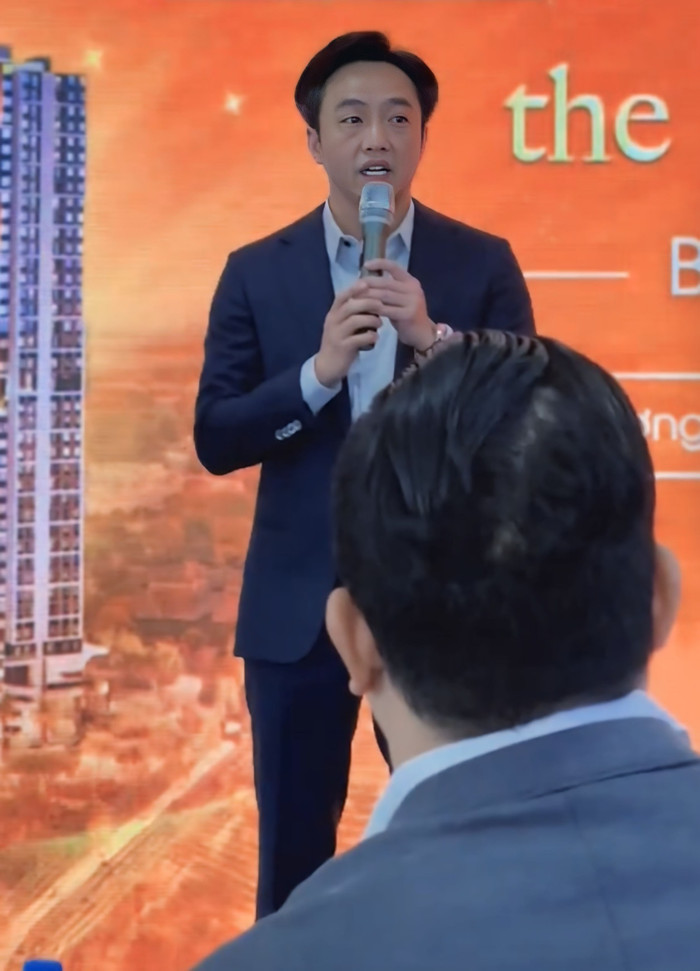 Cường Đô La cho biết bản thân sụt 6 kg. Dù vậy, anh vẫn giữ thái độ lạc quan, tích cực sau thời gian xảy ra khó khăn. (Ảnh: Chụp màn hình TikTok betrabannha)