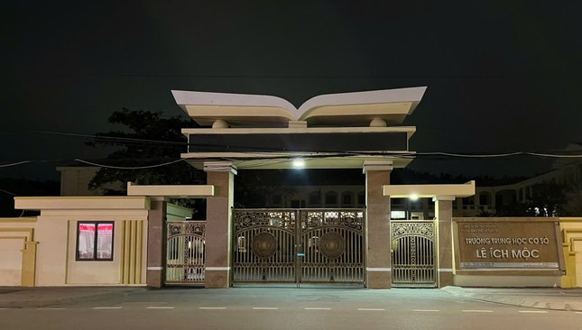 Trường THCS Lê Ích Mộc, nơi xảy ra vụ việc. Ảnh: Tiền Phong.